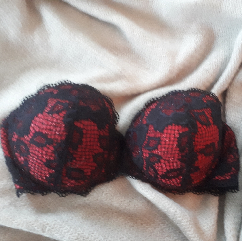 NWOT La Senza black and red lace strapless bra